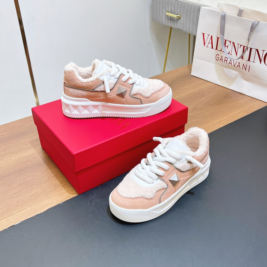 VALENTINO 25S GARAVANI ONE STUD XL PLATFORM SNEAKERS IN LIGHT PINK LAMBSKIN AND WOOL