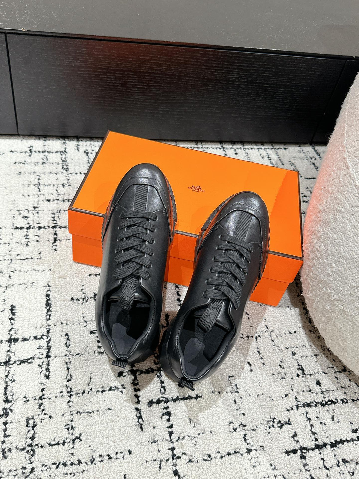 BOUNCING SNEAKER IN FULL BLACK CALFSKIN