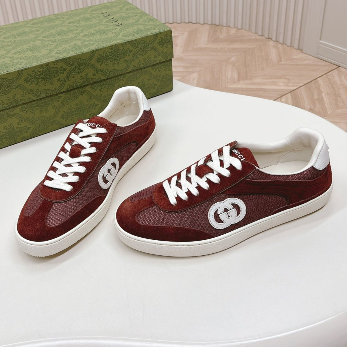 SNEAKER WITH INTERLOCKING G IN GARNET RED SUEDE AND MESH