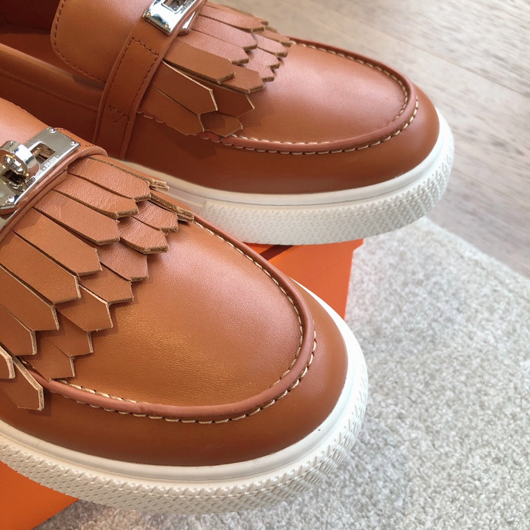 GAME SLIP-ON SNEAKER CARAMEL WITH TASSELS CALFSKIN