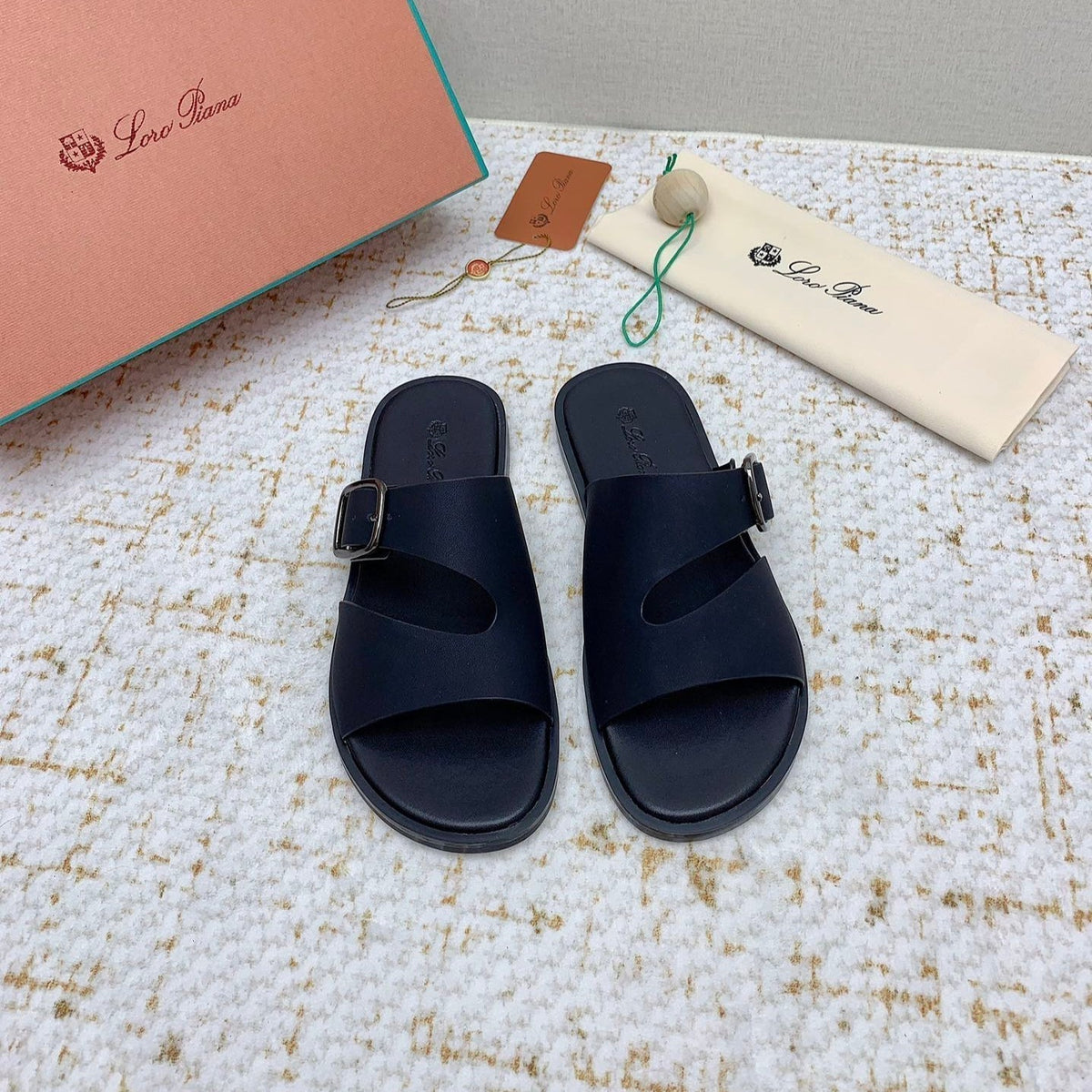 SANDALS IN BLACK CALFSKIN