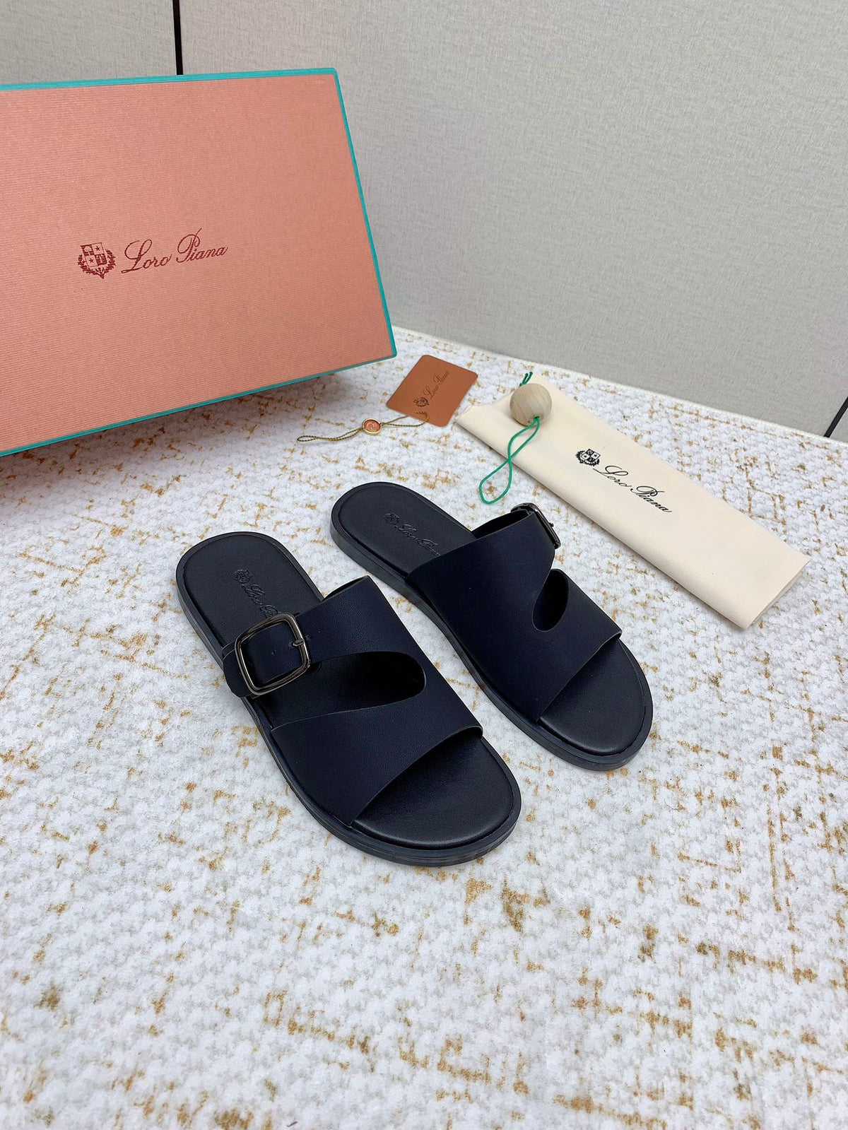 SANDALS IN BLACK CALFSKIN