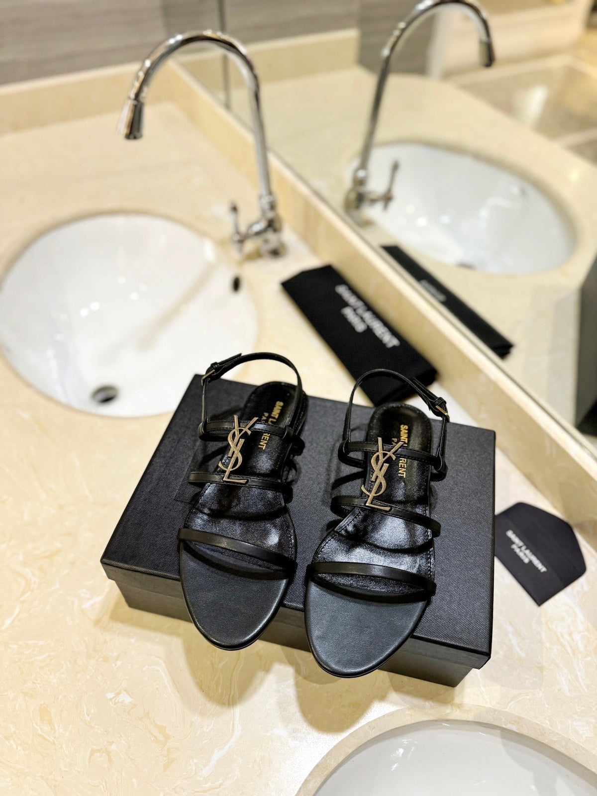 SL CASSANDRA FLAT SANDALS BLACK CALFSKIN