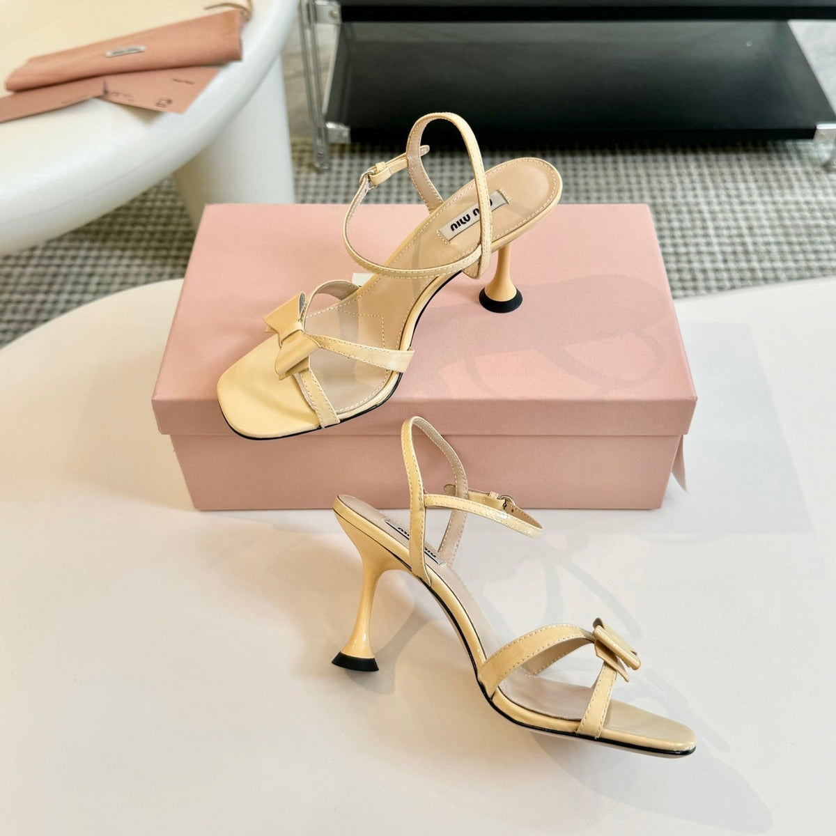 High Heels With Bows Butter Color Glossy Leather