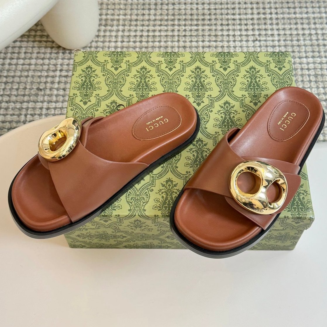 WOMEN'S SLIPPER IN BRONZE BROWN CALFSKIN WITH GOLD HARDWARE