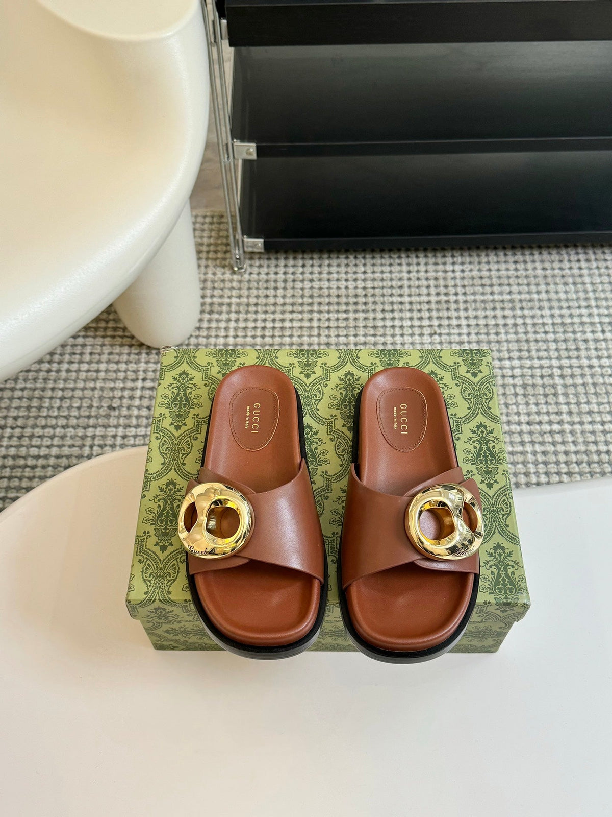 WOMEN'S SLIPPER IN BRONZE BROWN CALFSKIN WITH GOLD HARDWARE