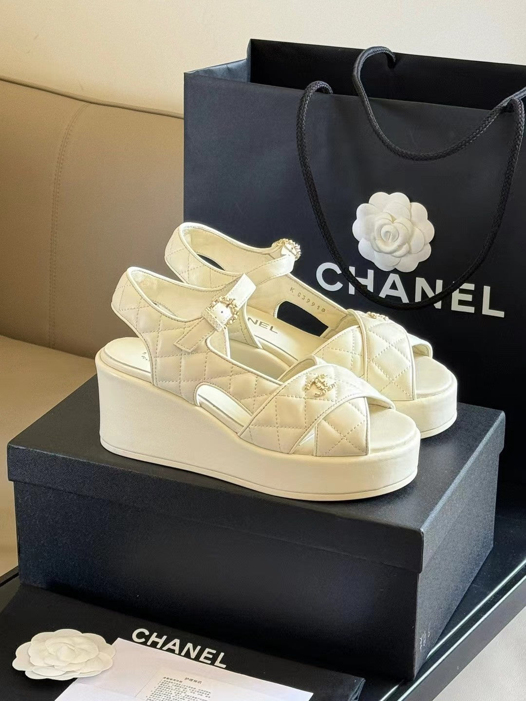 CC CLASSIC WEDGE SANDALS IN WHITE LAMBSKIN