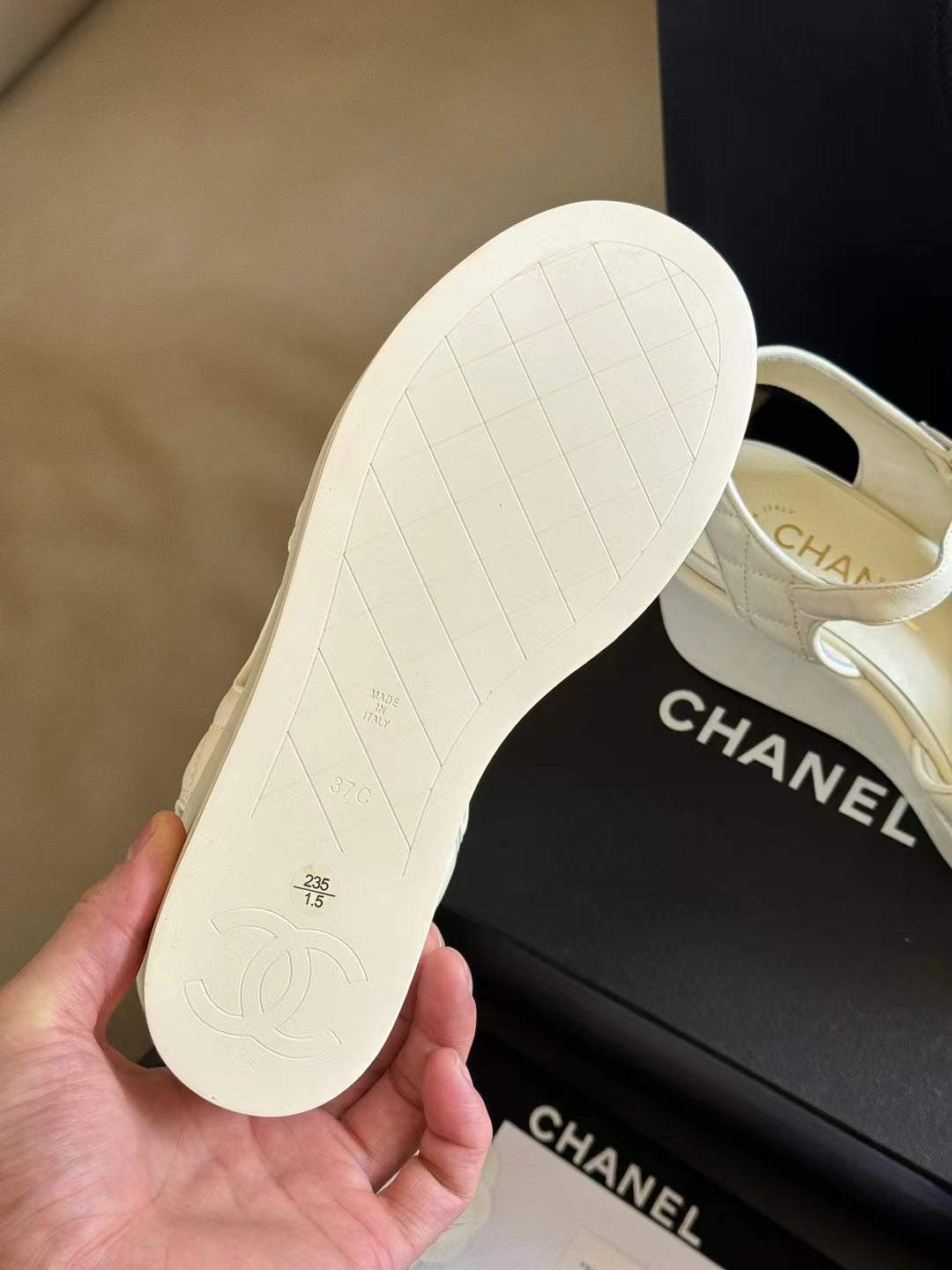 CC CLASSIC WEDGE SANDALS IN WHITE LAMBSKIN