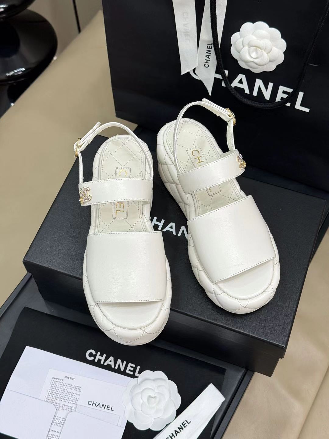 CC HIGH WEDGE SANDALS IN WHITE LAMBSKIN