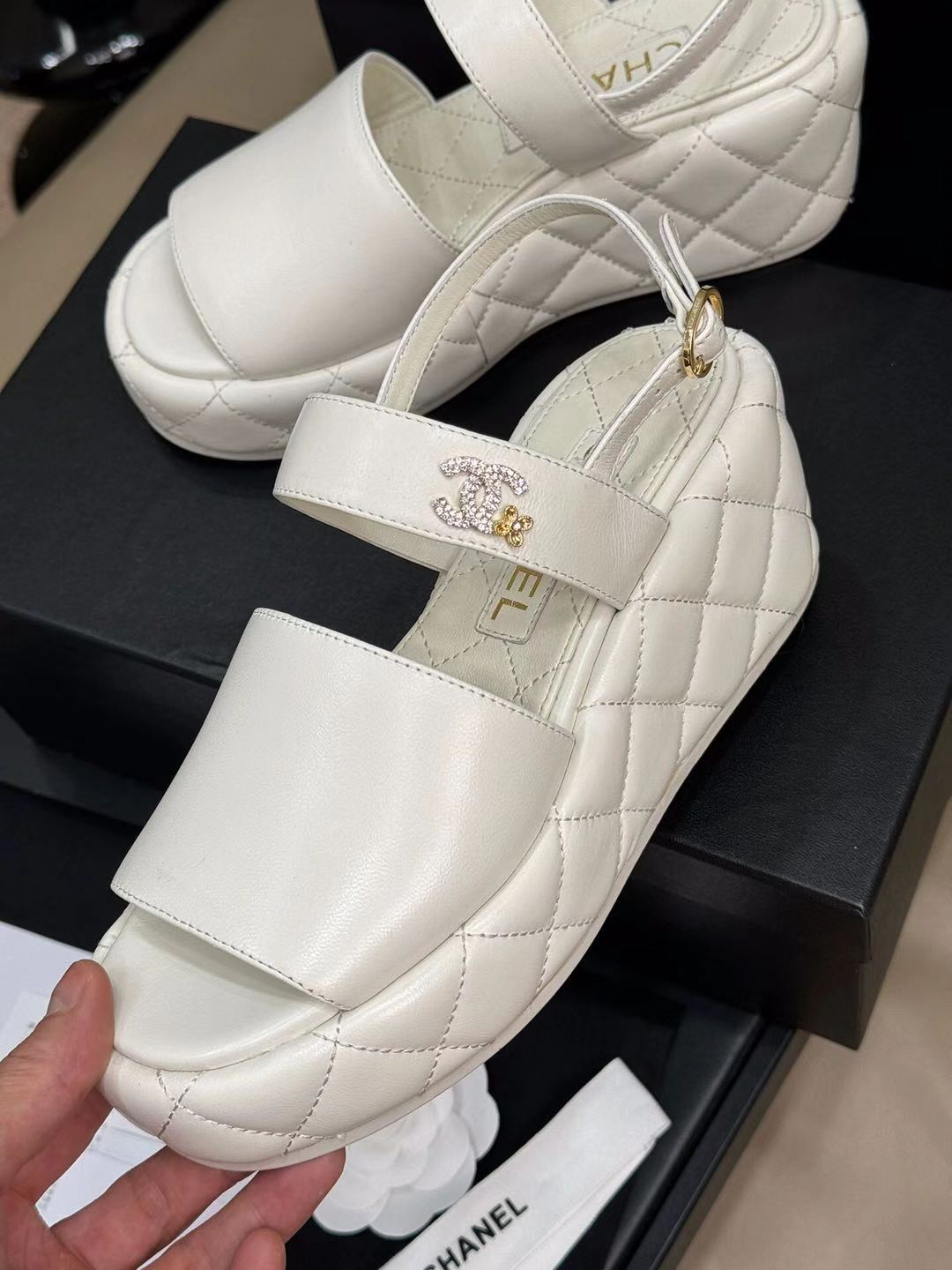 CC HIGH WEDGE SANDALS IN WHITE LAMBSKIN