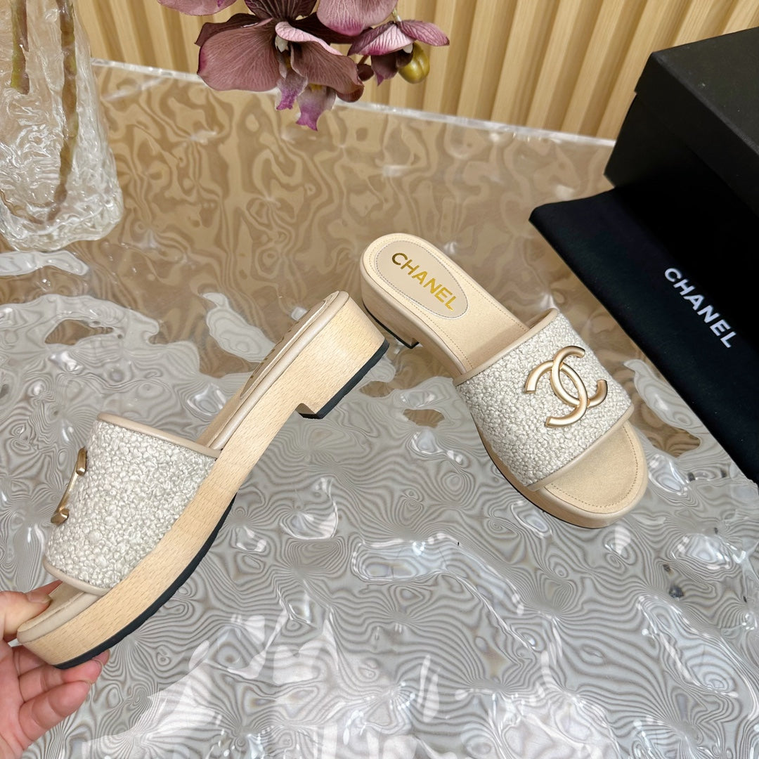 PLATFORM SLIPPERS IN LIGHT GREY TWEED AND LAMBSKIN