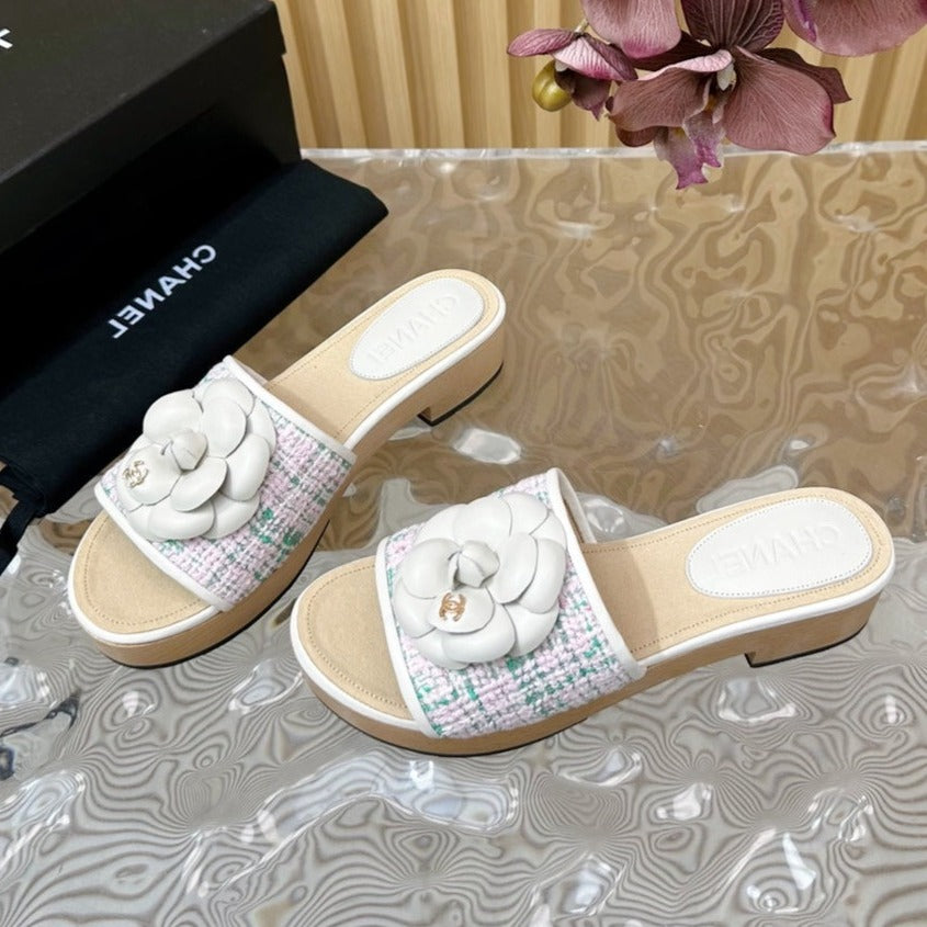 PLATFORM SLIPPERS WITH FLOWER IN WHITE LAMBSKIN
