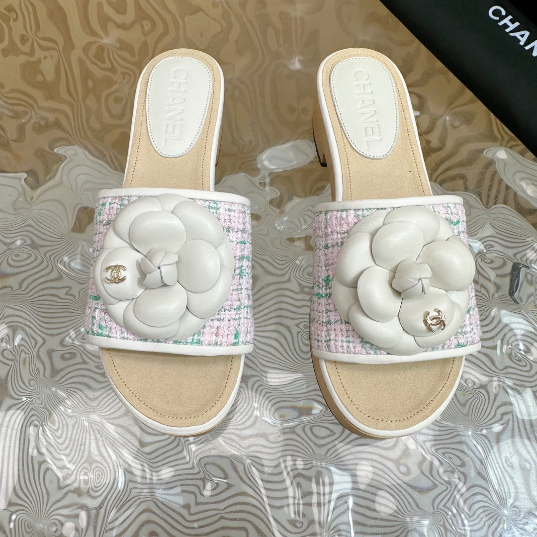 PLATFORM SLIPPERS WITH FLOWER IN WHITE LAMBSKIN