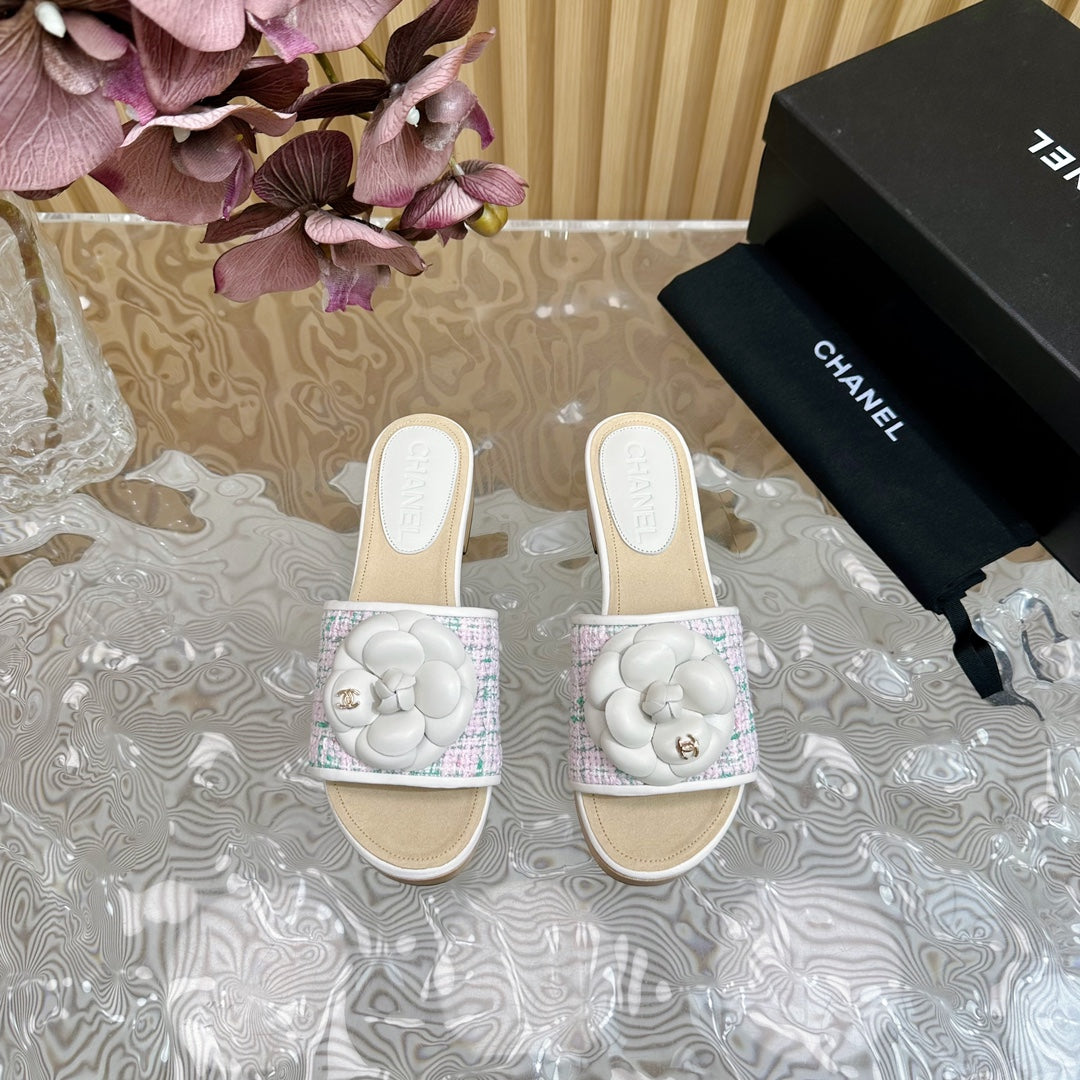 PLATFORM SLIPPERS WITH FLOWER IN WHITE LAMBSKIN