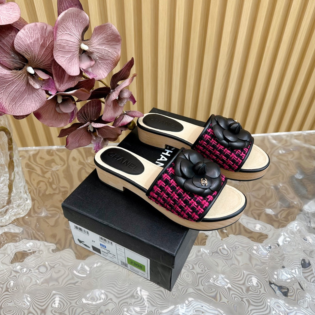 PLATFORM SLIPPERS WITH FLOWER IN BARBIE PINK MIX BLACK LAMBSKIN