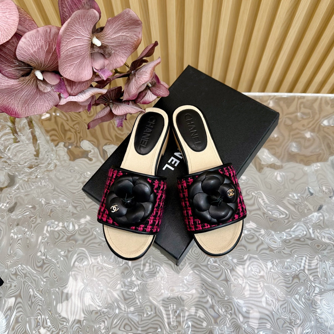 PLATFORM SLIPPERS WITH FLOWER IN BARBIE PINK MIX BLACK LAMBSKIN