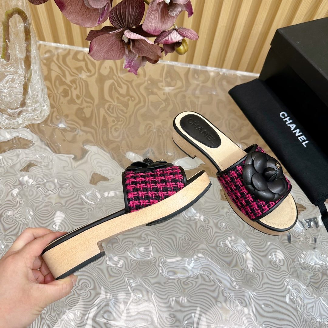 PLATFORM SLIPPERS WITH FLOWER IN BARBIE PINK MIX BLACK LAMBSKIN