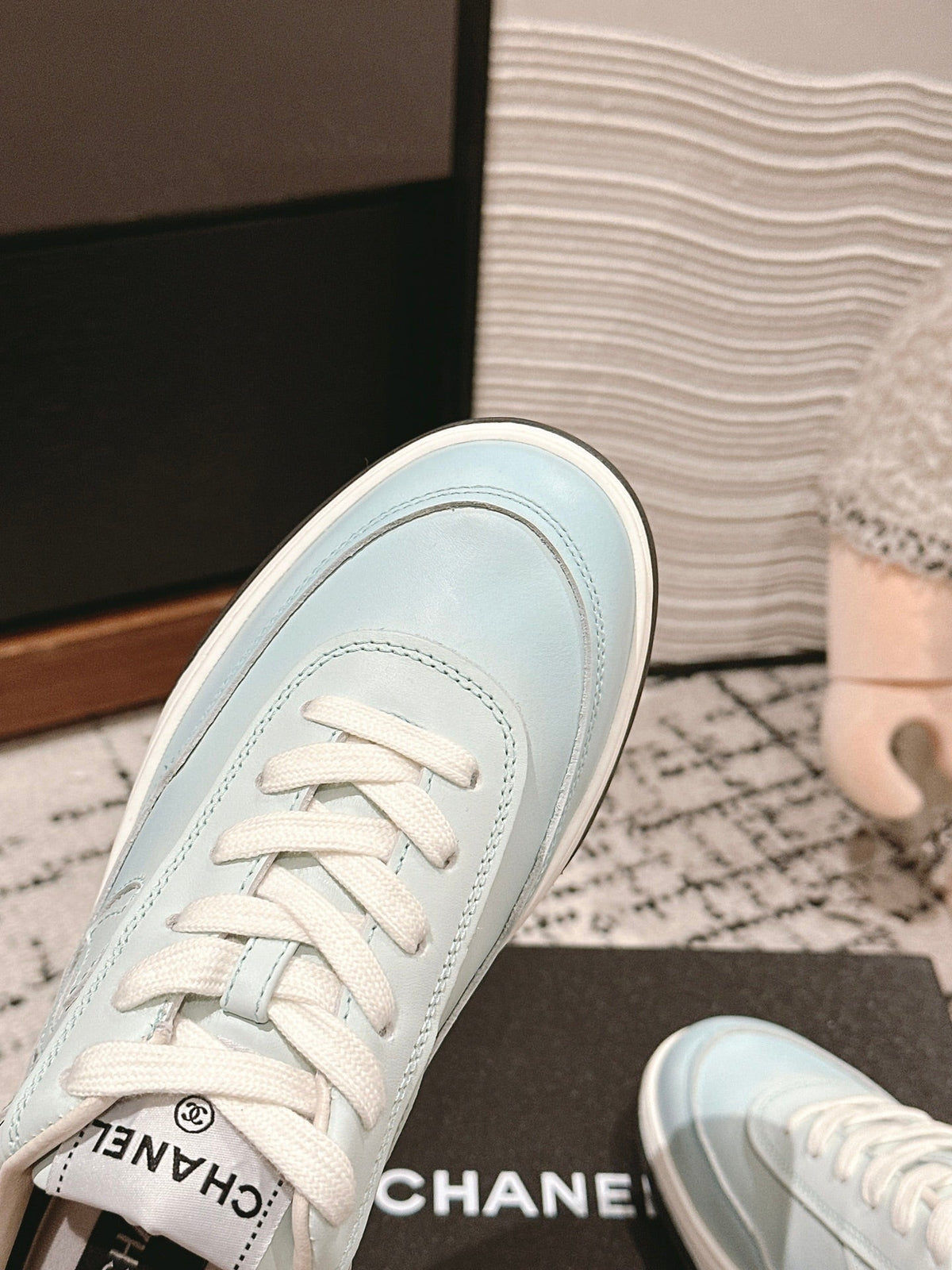 SNEAKER IN BLUE PASTEL HAND-POLISHED CALFSKIN 977829