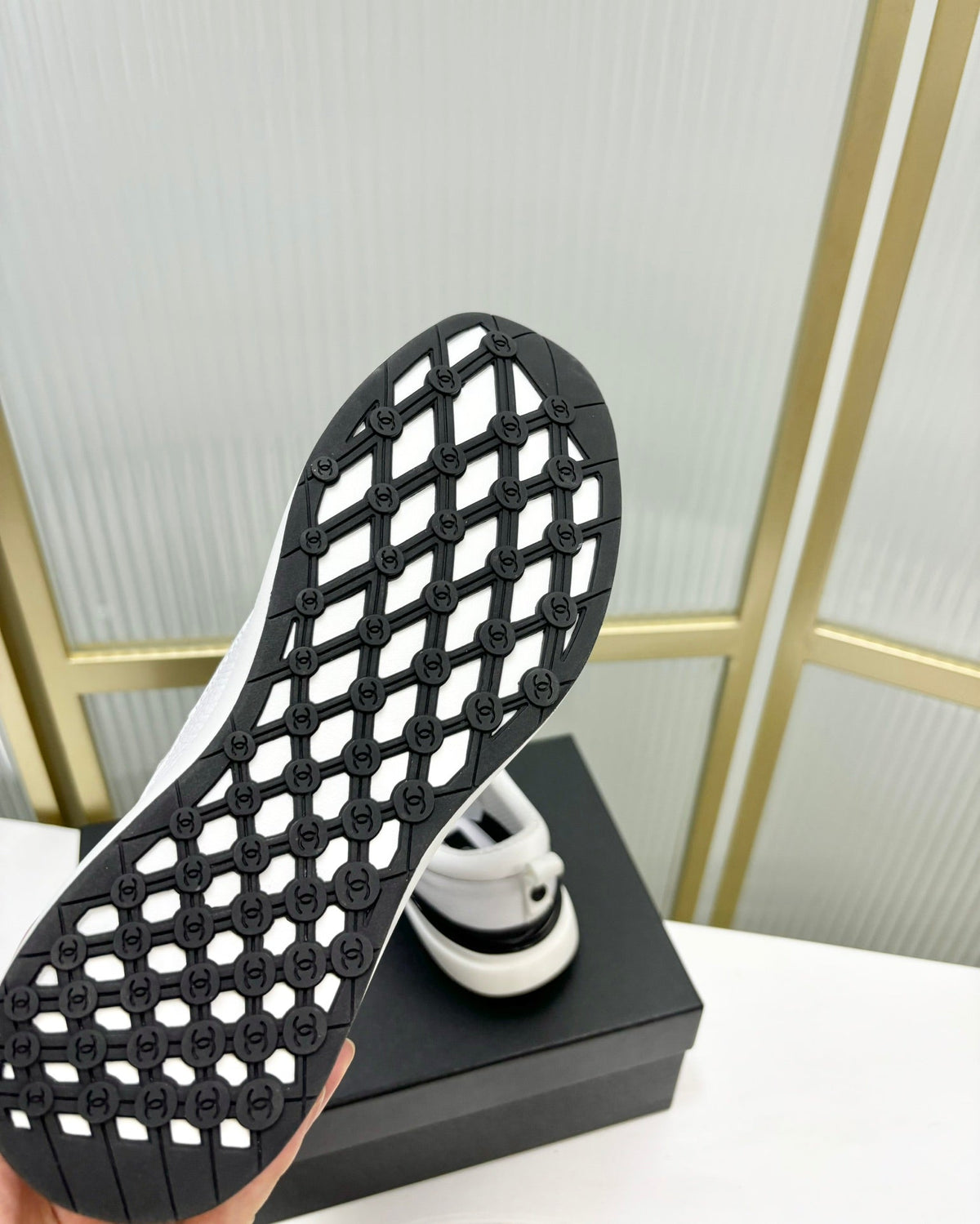 SNEAKER IN WHITE SUEDE AND BREATHABLE MESH
