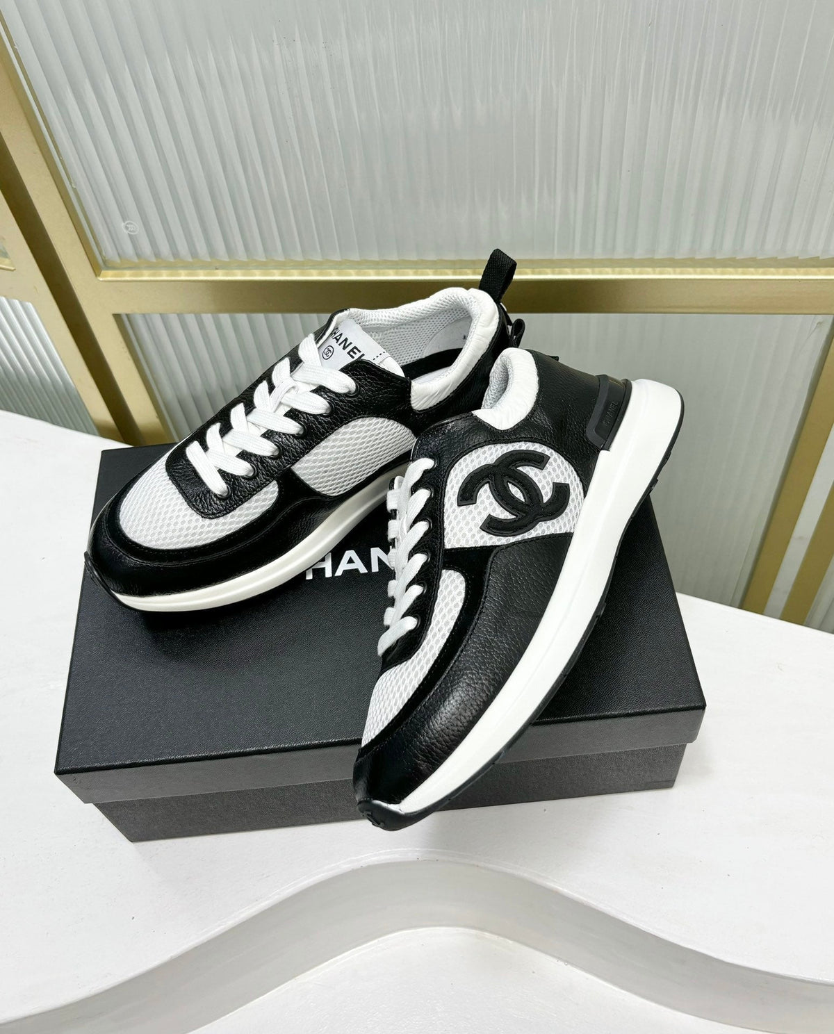 SNEAKER IN BLACK CALFSKIN AND GREY BREATHABLE MESH