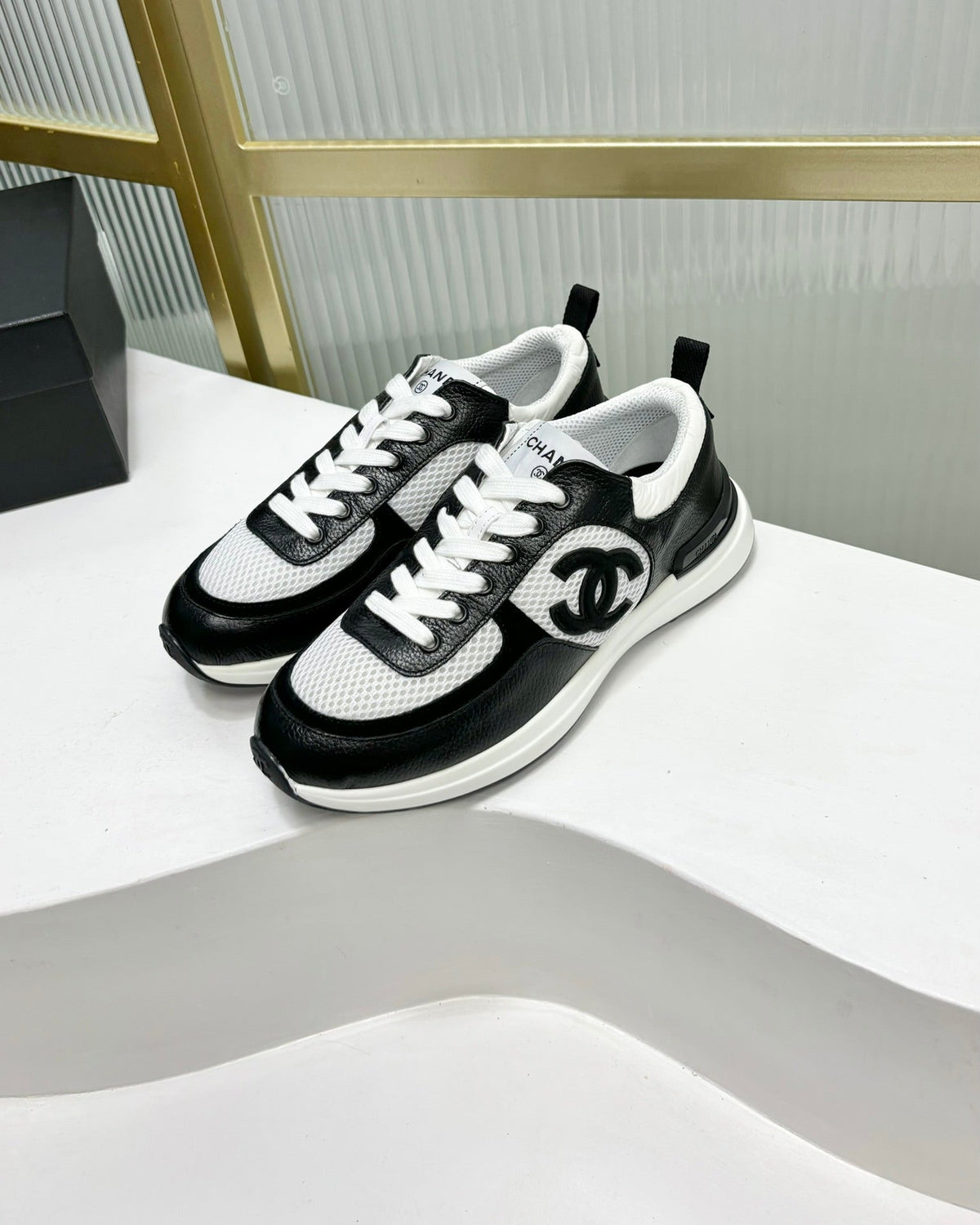 SNEAKER IN BLACK CALFSKIN AND GREY BREATHABLE MESH