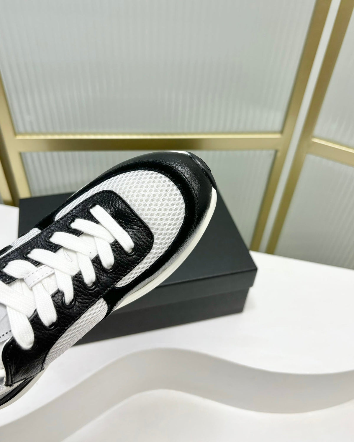 SNEAKER IN BLACK CALFSKIN AND GREY BREATHABLE MESH