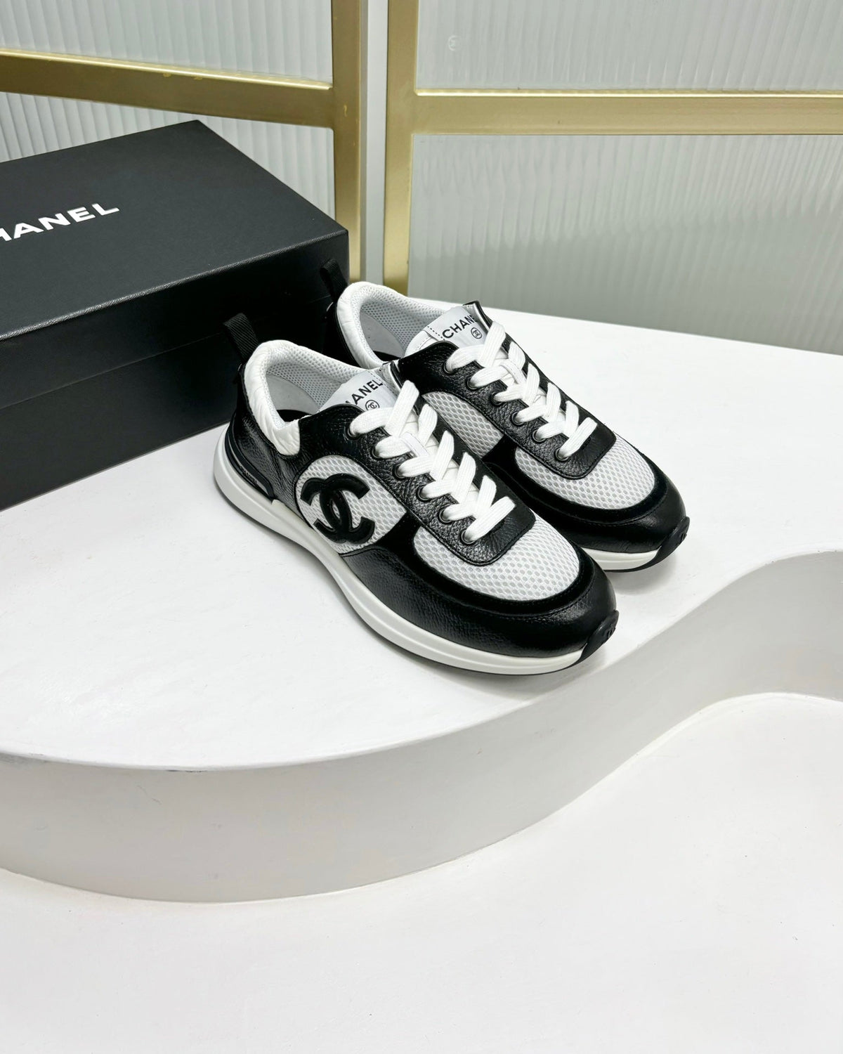 SNEAKER IN BLACK CALFSKIN AND GREY BREATHABLE MESH