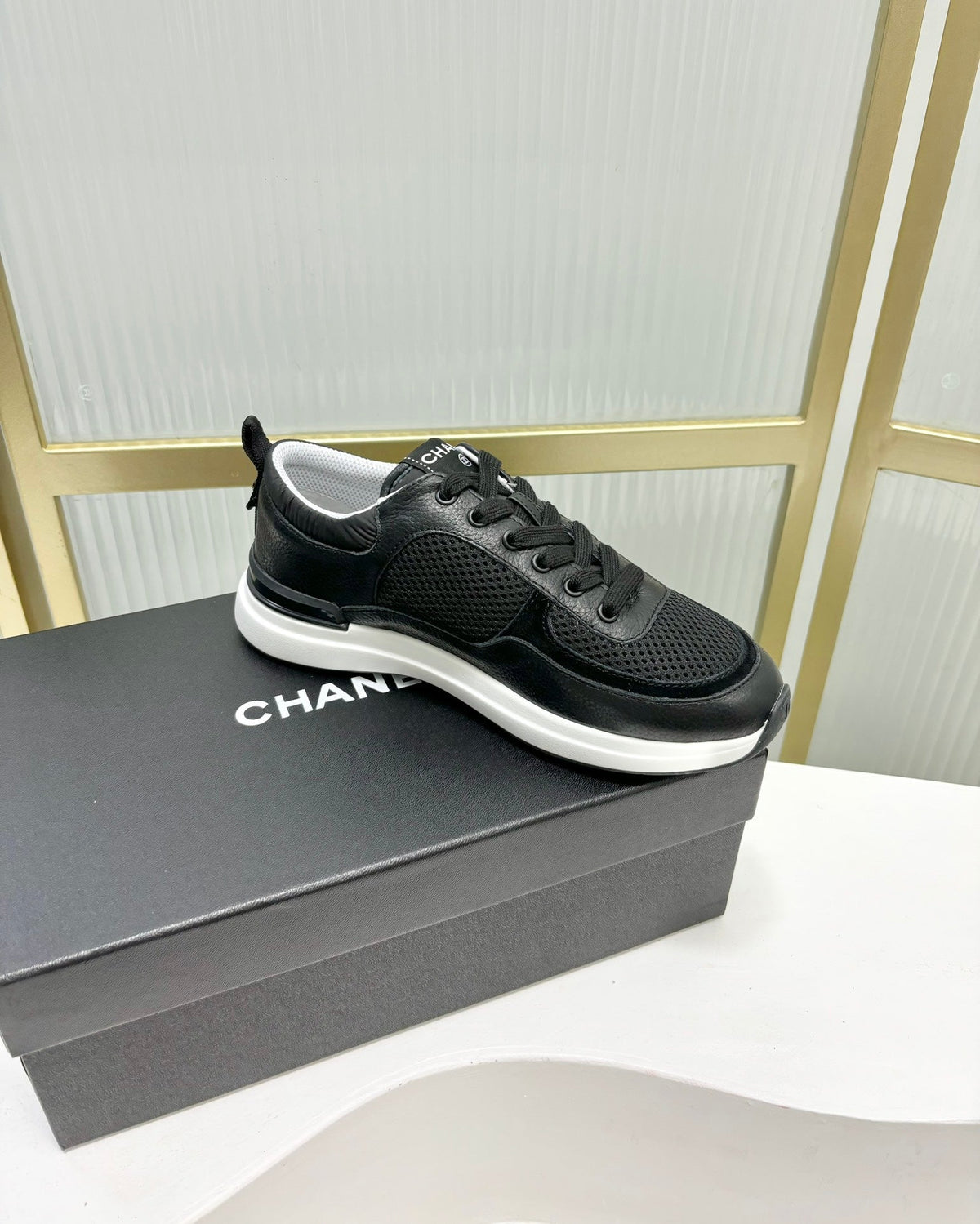 SNEAKER IN BLACK SUEDE WITH WHITE LOGO