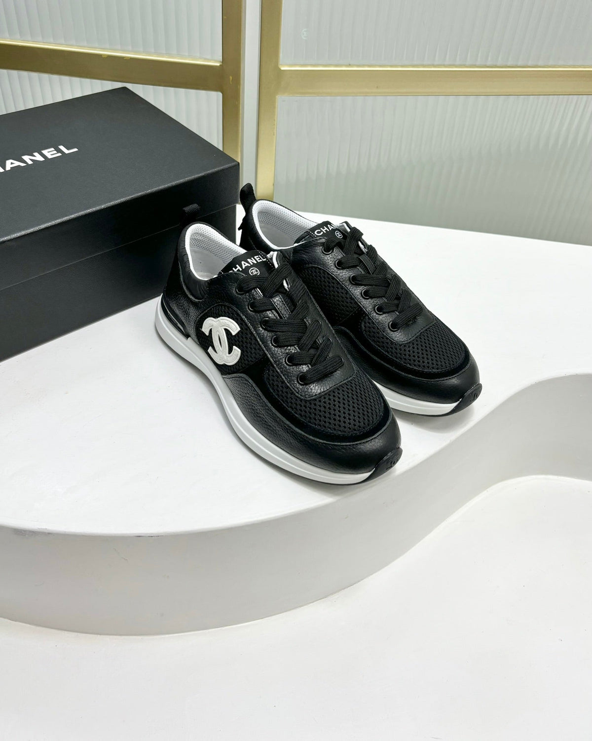 SNEAKER IN BLACK SUEDE WITH WHITE LOGO