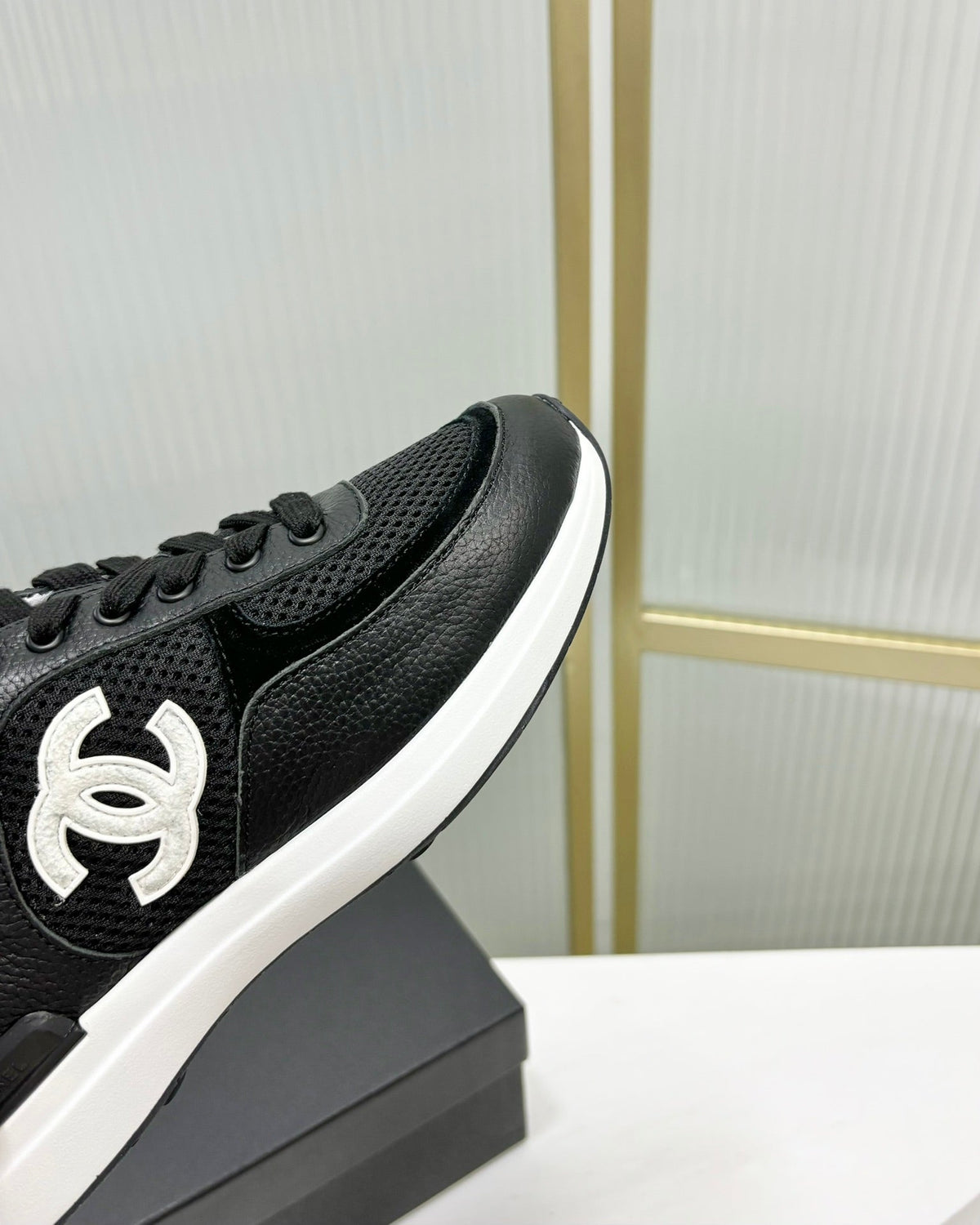 SNEAKER IN BLACK SUEDE WITH WHITE LOGO