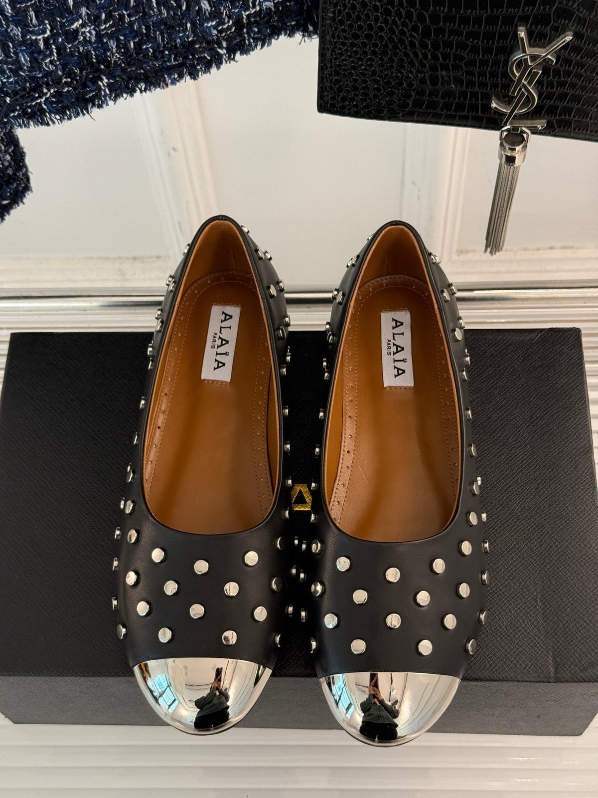 STUD-EMBELLISHED BALLET FLATS IN BLACK CALFSKIN