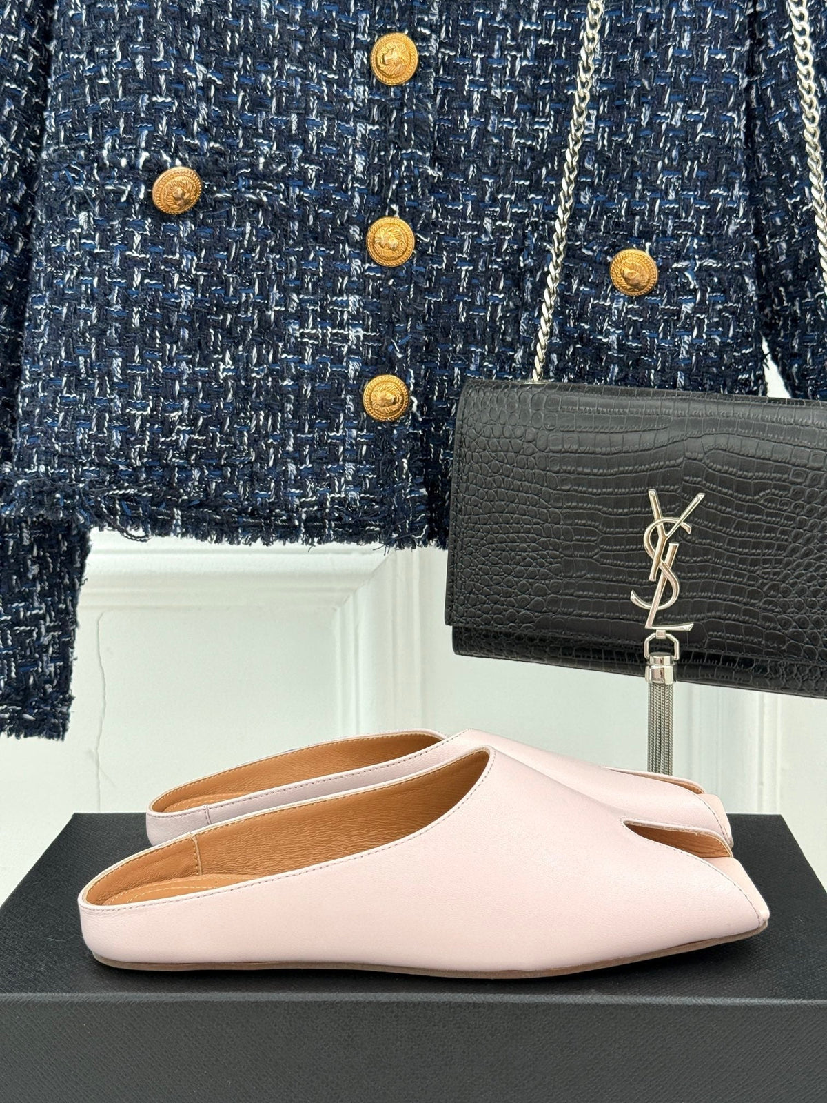 ALAIA FLAT MULE IN LIGHT PINK LAMBSKIN