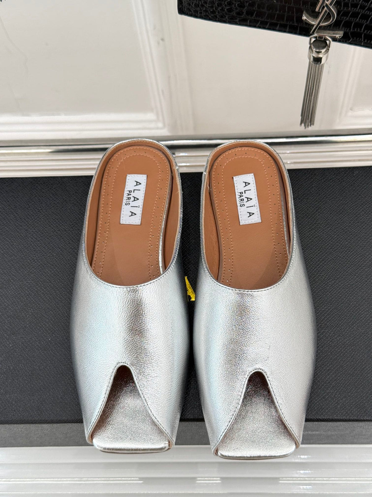 ALAIA FLAT MULE IN SILVER LAMBSKIN