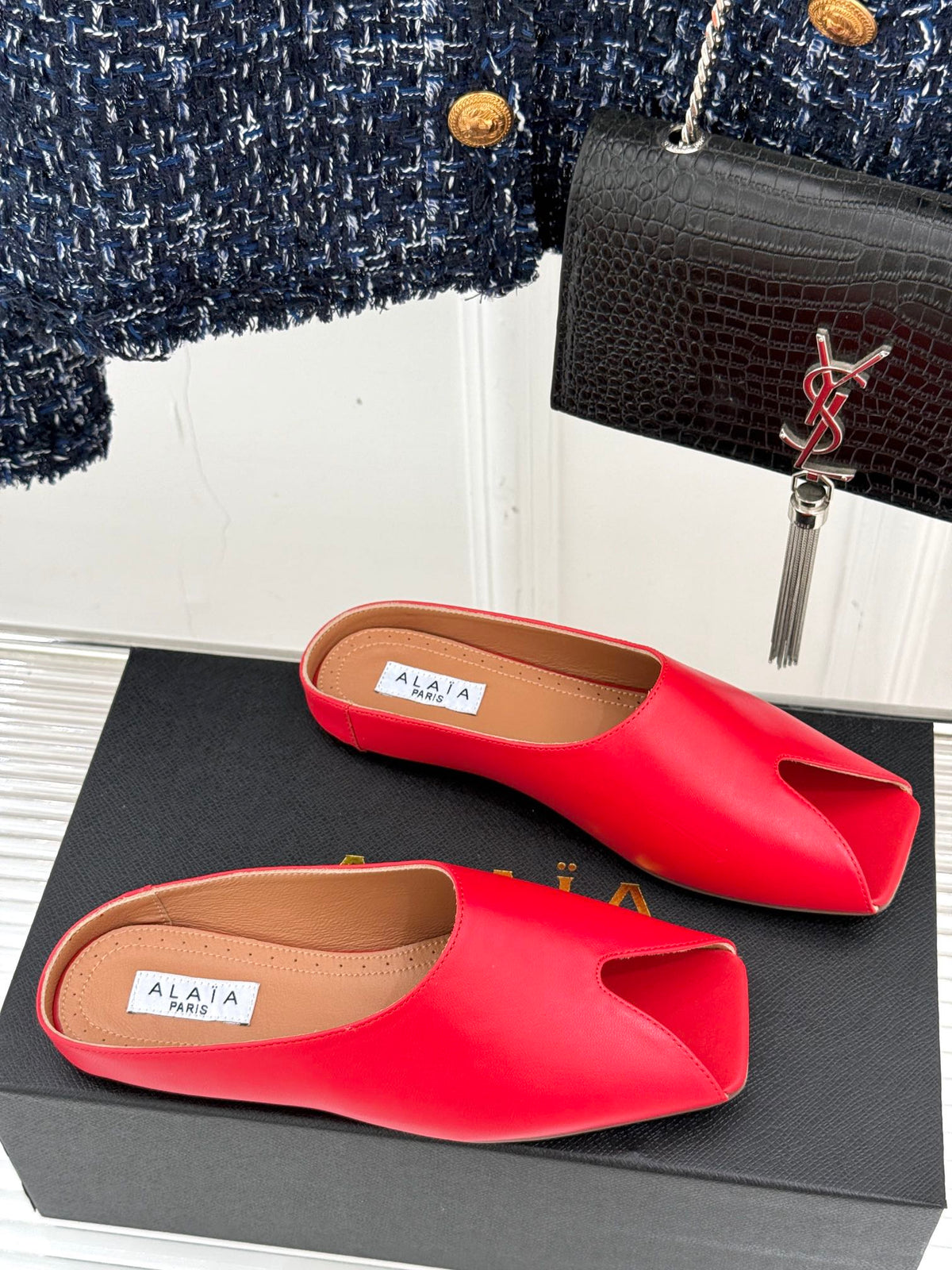 ALAIA FLAT MULE IN CRIMSON RED LAMBSKIN