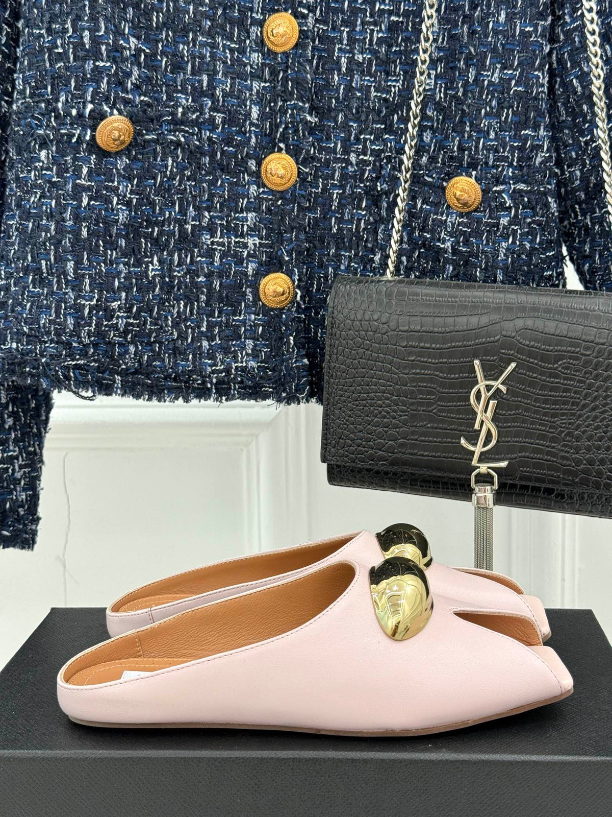 ALAIA FLAT MULE IN LIGHT PINK LAMBSKIN WITH GOLD HARDWARE