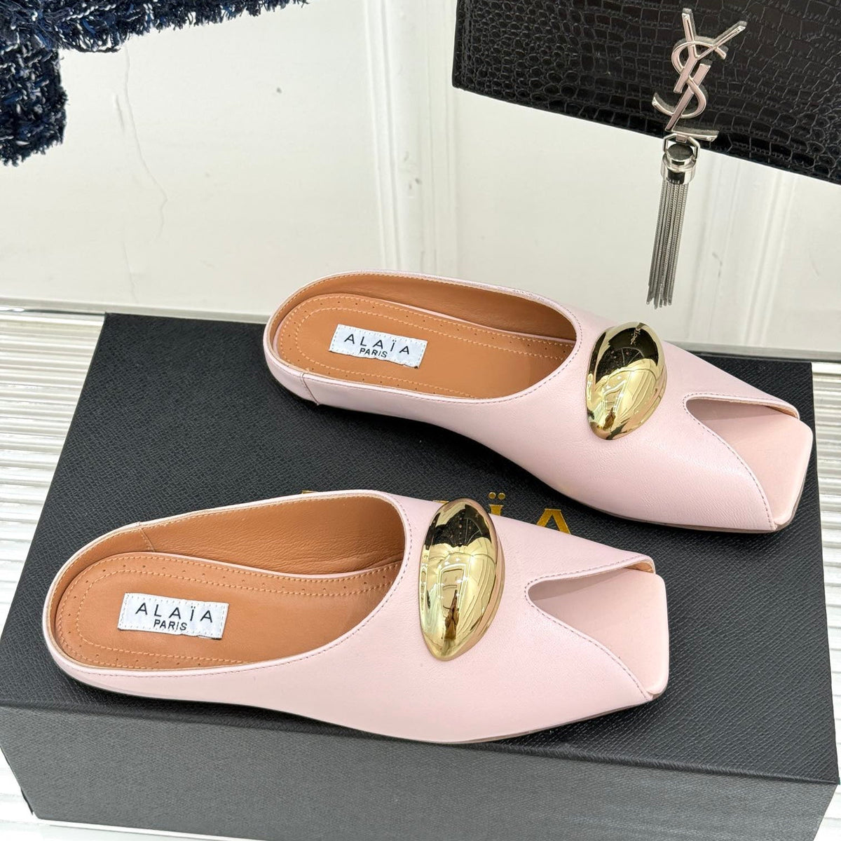 ALAIA FLAT MULE IN LIGHT PINK LAMBSKIN WITH GOLD HARDWARE