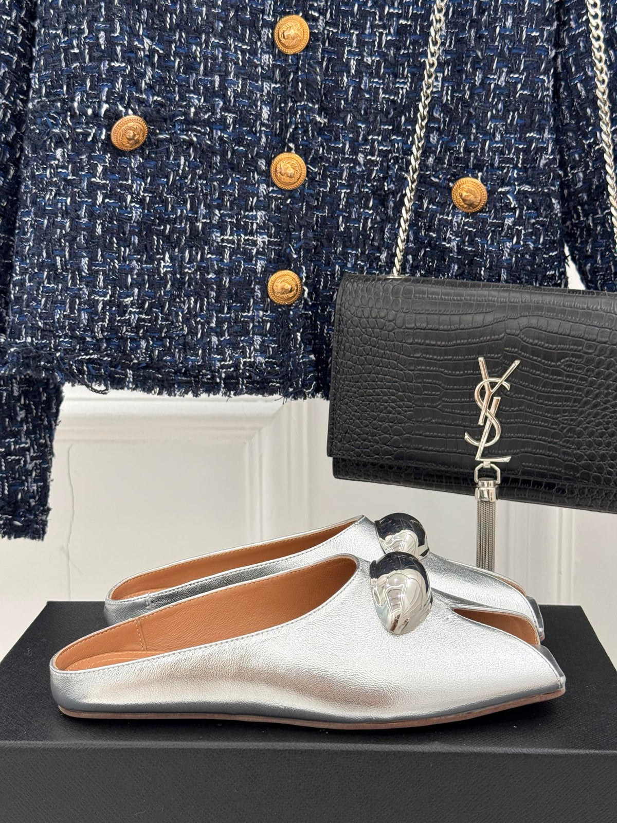ALAIA FLAT MULE IN SILVER LAMBSKIN WITH SILVER HARDWARE