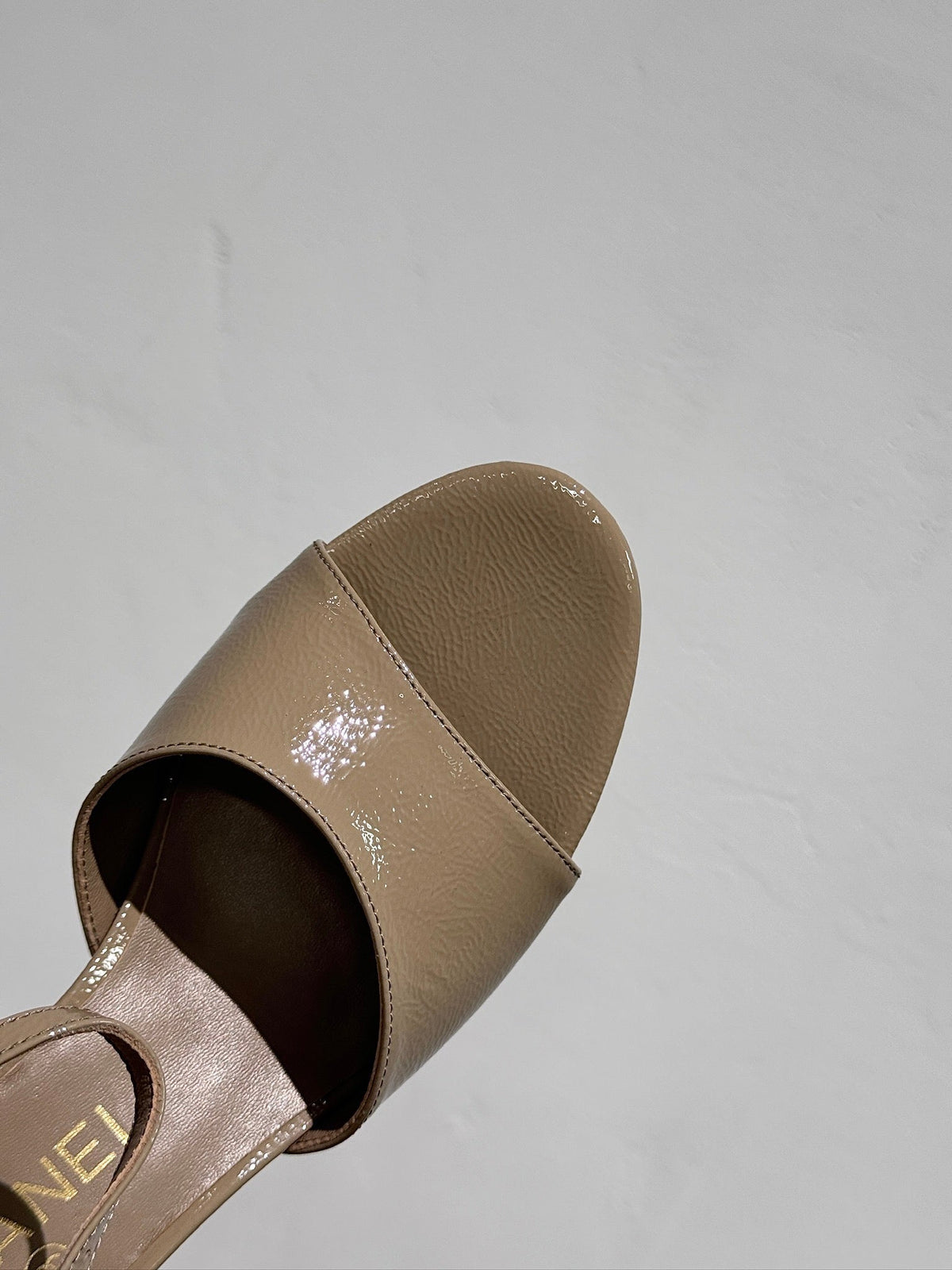 BLOCK HEEL SANDALS BEIGE SHEEPSKIN