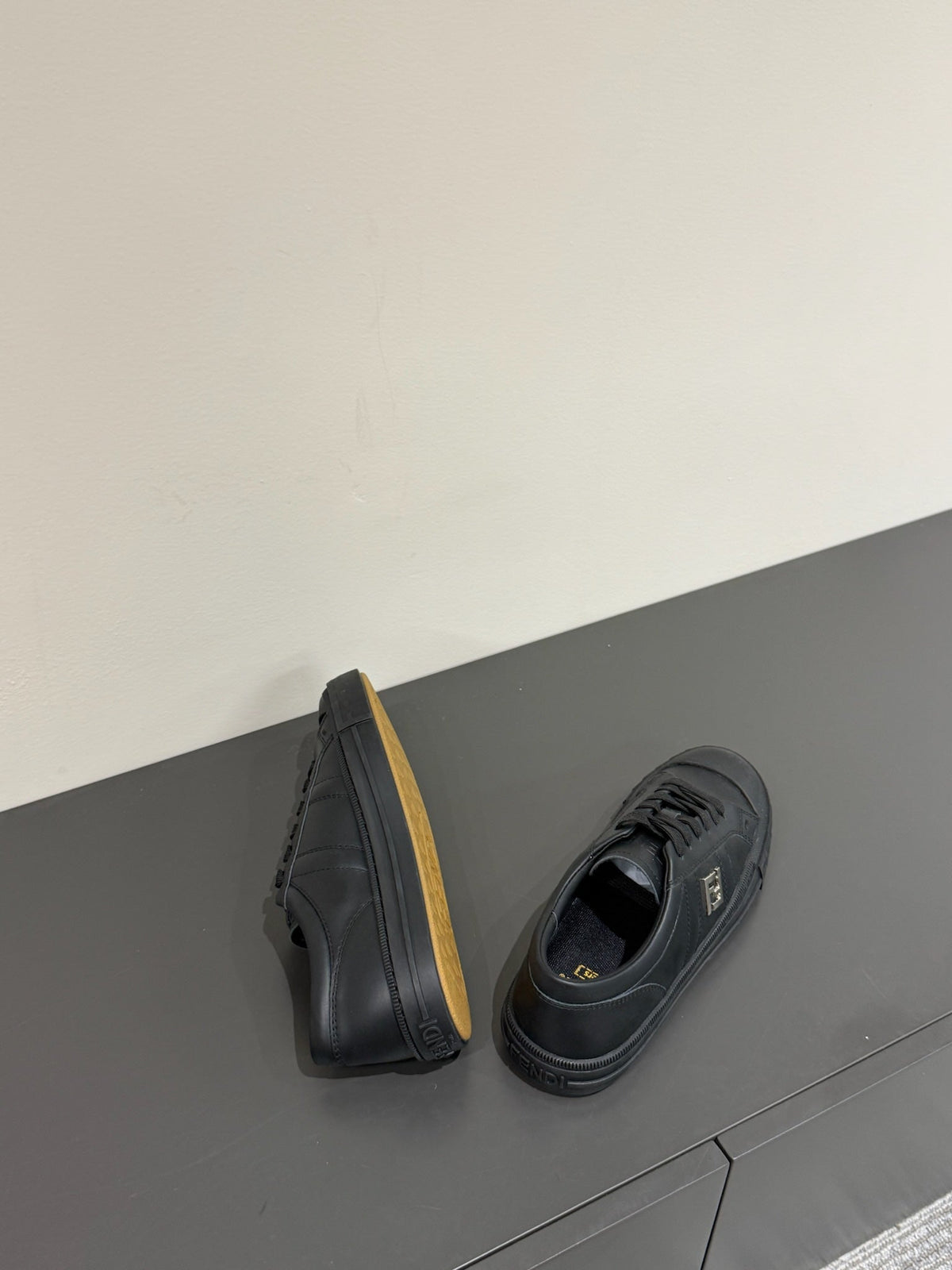 FF TRAINER SNEAKER IN BLACK CALFSKIN