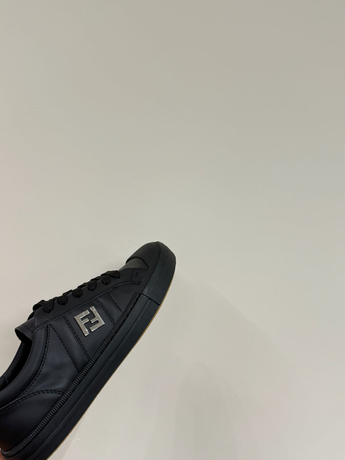 FF TRAINER SNEAKER IN BLACK CALFSKIN