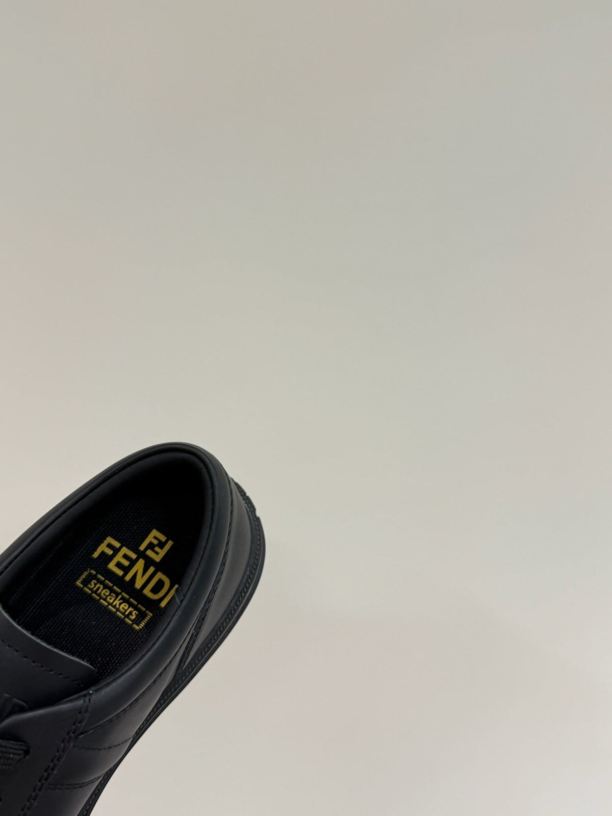 FF TRAINER SNEAKER IN BLACK CALFSKIN
