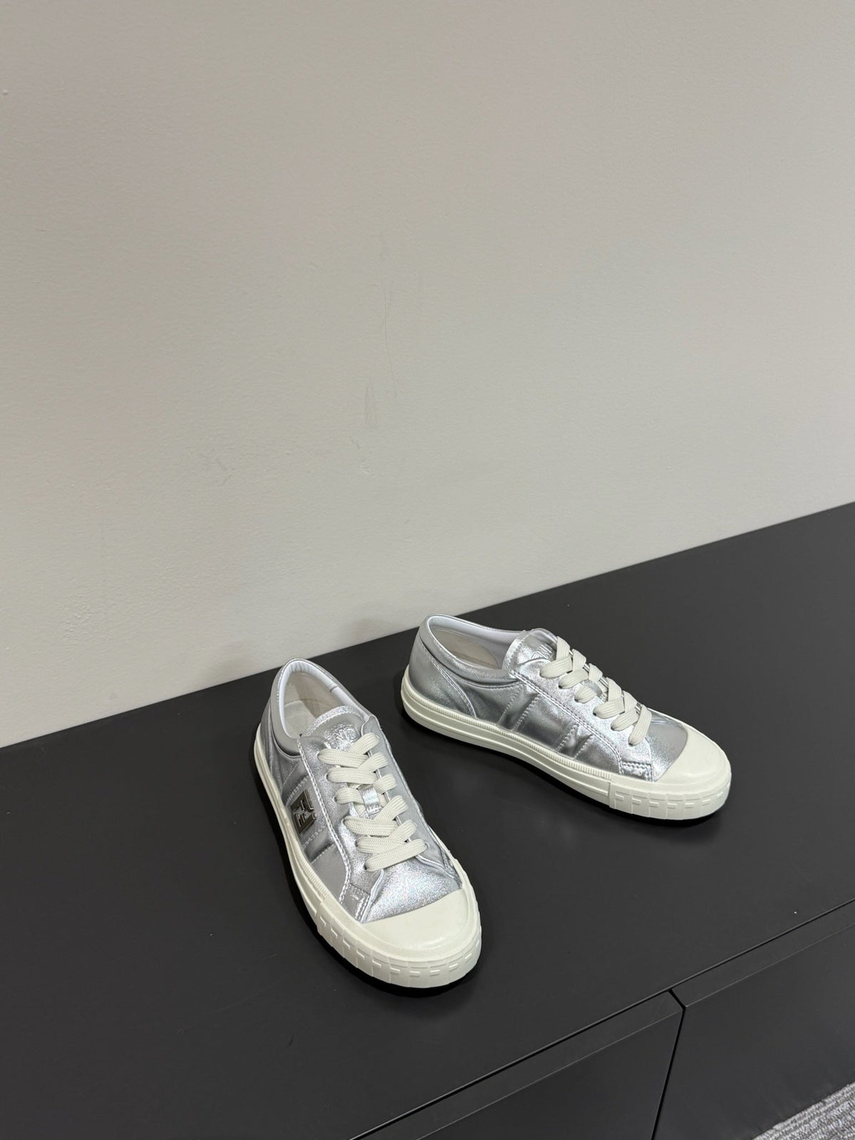 FF TRAINER SNEAKER IN SILVER MIX WHITE CALFSKIN