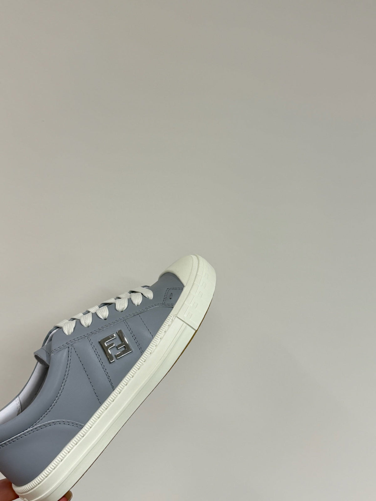 FF TRAINER SNEAKER IN DOLPHIN GRAY MIX WHITE CALFSKIN