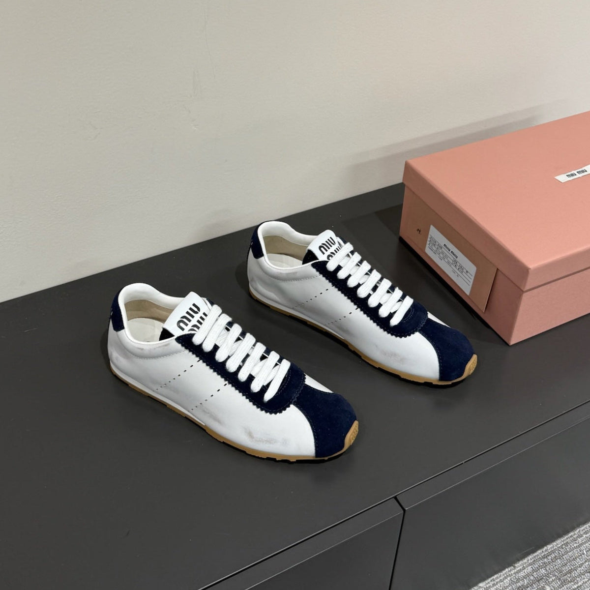 PLUME SNEAKERS IN WHITE NAPPA LAMBSKIN AND NAVY SUEDE