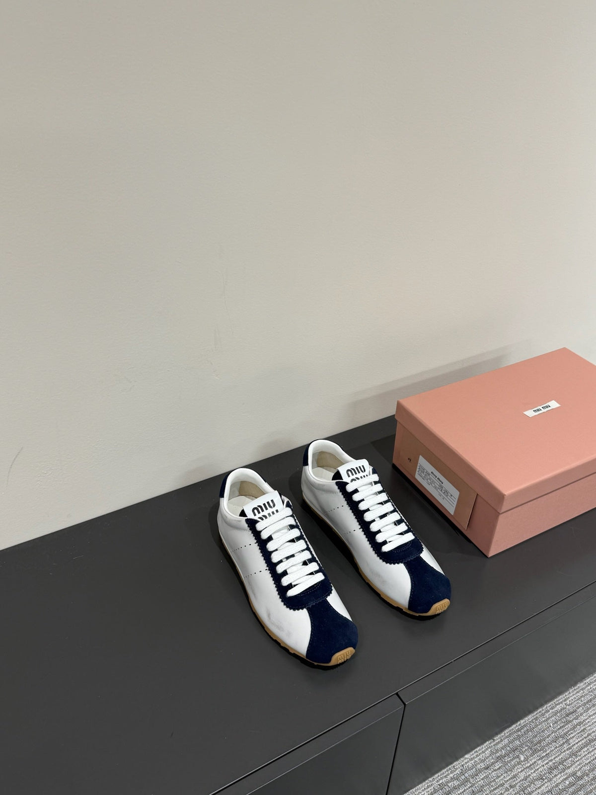 PLUME SNEAKERS IN WHITE NAPPA LAMBSKIN AND NAVY SUEDE