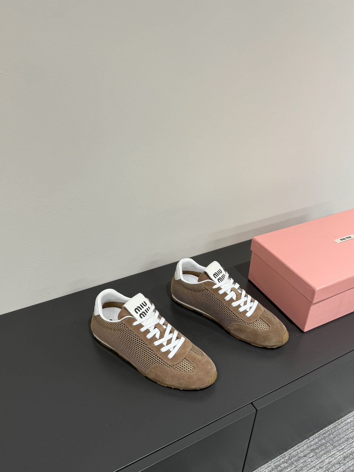 RETRO SNEAKERS IN COFFEE BROWN MESH AND SUEDE