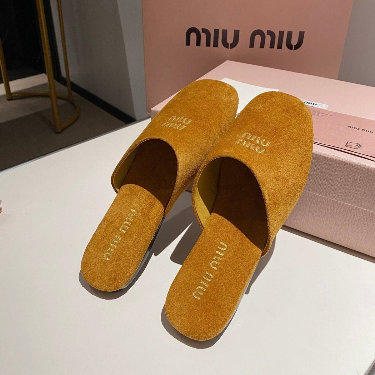 MULES SLIPPERS RETRO AMBER COLOR SUEDE