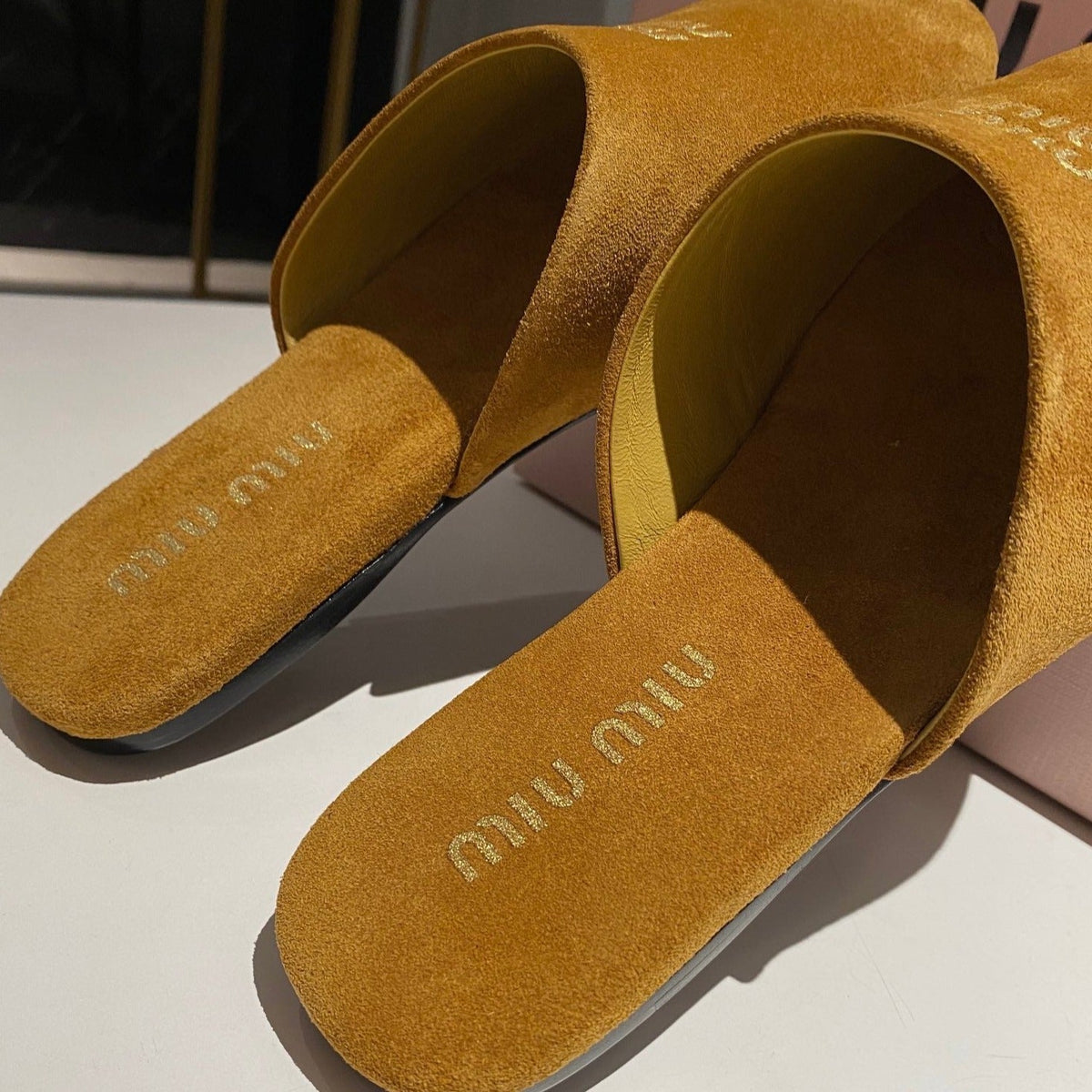 MULES SLIPPERS RETRO AMBER COLOR SUEDE