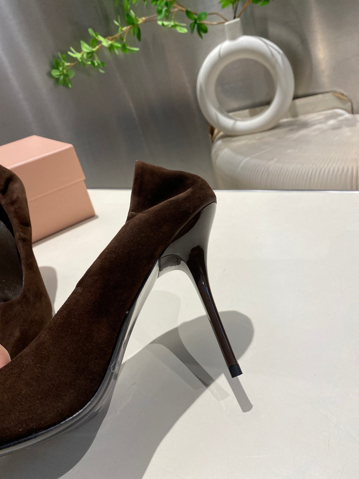 POINTED-TOE HIGH HEEL PUMPS IN CHOCOLATE SUEDE