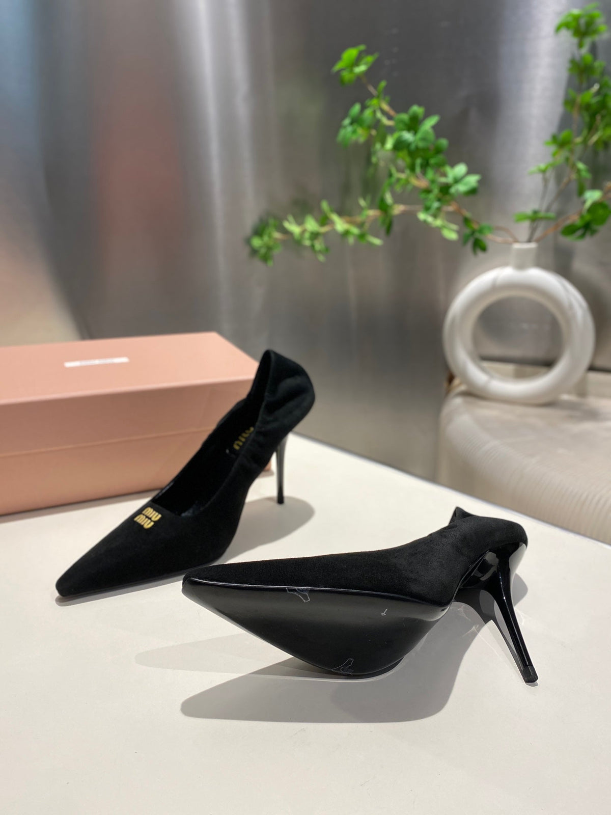POINTED-TOE HIGH HEEL PUMPS IN BLACK SUEDE